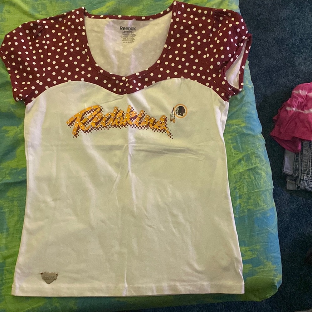 Women’s Redskins Top - Size: Large